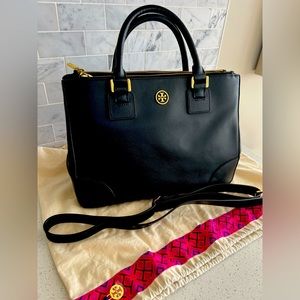 Tori Burch Black leather double zip
Tote